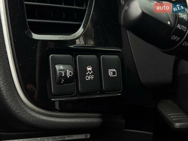 Серый Мицубиси Аутлендер, объемом двигателя 2 л и пробегом 122 тыс. км за 20990 $, фото 25 на Automoto.ua