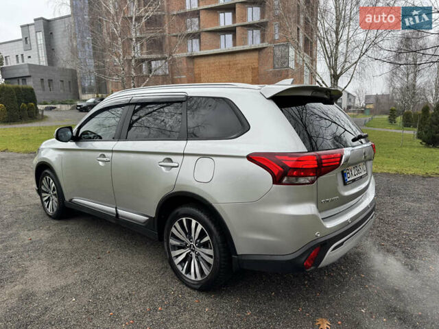 Серый Мицубиси Аутлендер, объемом двигателя 2.36 л и пробегом 142 тыс. км за 21500 $, фото 3 на Automoto.ua