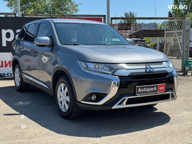 Серый Мицубиси Аутлендер, объемом двигателя 2 л и пробегом 58 тыс. км за 21790 $, фото 5 на Automoto.ua
