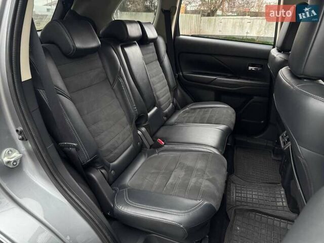 Серый Мицубиси Аутлендер, объемом двигателя 2 л и пробегом 122 тыс. км за 20990 $, фото 12 на Automoto.ua