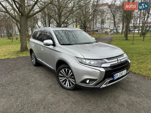 Серый Мицубиси Аутлендер, объемом двигателя 2.36 л и пробегом 142 тыс. км за 21500 $, фото 13 на Automoto.ua