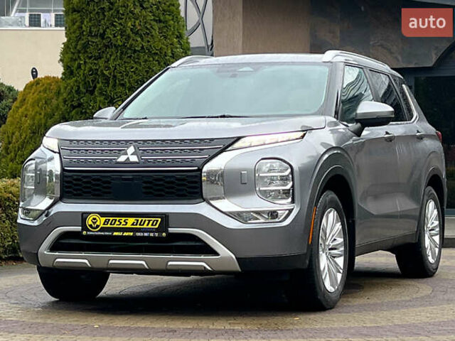 Серый Мицубиси Аутлендер, объемом двигателя 2.49 л и пробегом 46 тыс. км за 24500 $, фото 2 на Automoto.ua