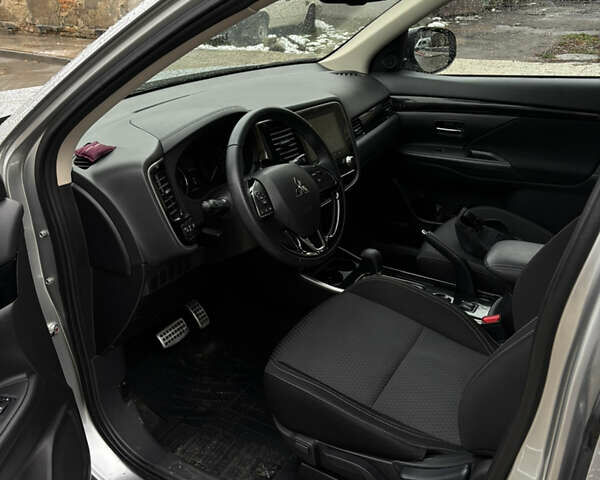 Сірий Міцубісі Аутлендер, об'ємом двигуна 2 л та пробігом 63 тис. км за 22500 $, фото 7 на Automoto.ua