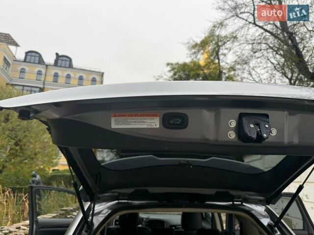 Сірий Міцубісі Аутлендер, об'ємом двигуна 2.36 л та пробігом 114 тис. км за 20000 $, фото 1 на Automoto.ua