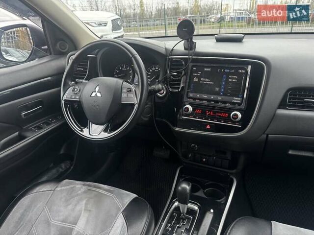Серый Мицубиси Аутлендер, объемом двигателя 2 л и пробегом 122 тыс. км за 19988 $, фото 21 на Automoto.ua