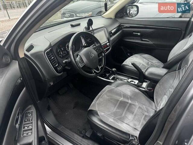 Серый Мицубиси Аутлендер, объемом двигателя 2 л и пробегом 122 тыс. км за 19988 $, фото 10 на Automoto.ua