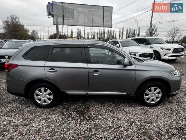 Серый Мицубиси Аутлендер, объемом двигателя 2 л и пробегом 122 тыс. км за 19988 $, фото 7 на Automoto.ua