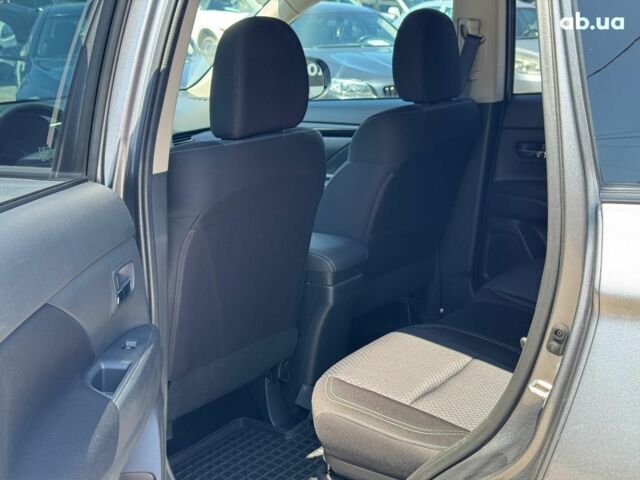 Серый Мицубиси Аутлендер, объемом двигателя 2 л и пробегом 58 тыс. км за 21790 $, фото 12 на Automoto.ua