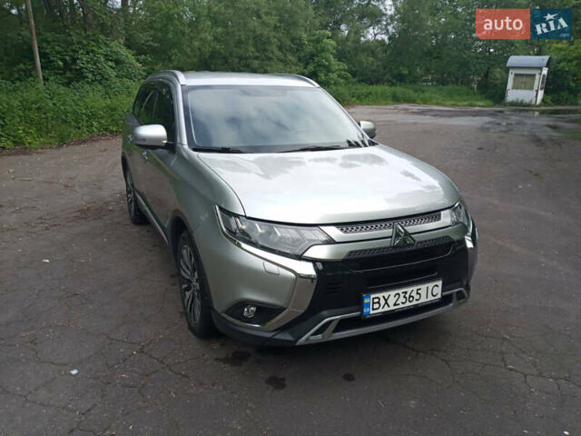 Сірий Міцубісі Аутлендер, об'ємом двигуна 2.36 л та пробігом 141 тис. км за 22400 $, фото 2 на Automoto.ua