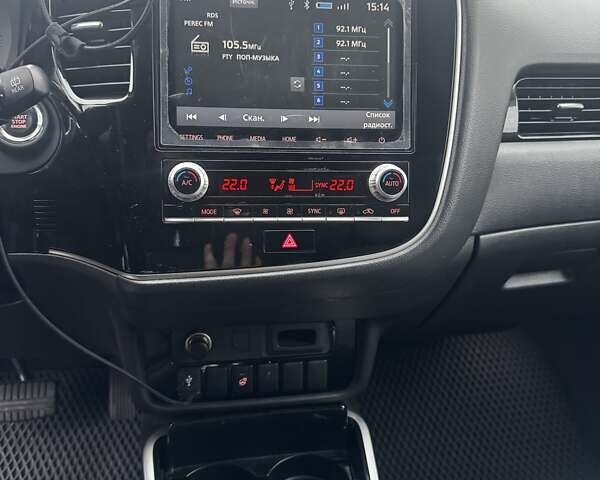 Серый Мицубиси Аутлендер, объемом двигателя 2 л и пробегом 122 тыс. км за 19988 $, фото 14 на Automoto.ua