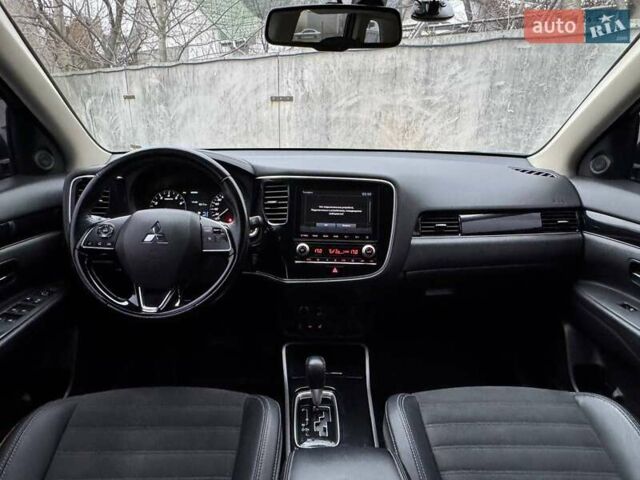 Серый Мицубиси Аутлендер, объемом двигателя 2 л и пробегом 122 тыс. км за 20990 $, фото 14 на Automoto.ua