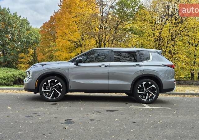 Сірий Міцубісі Аутлендер, об'ємом двигуна 2.49 л та пробігом 128 тис. км за 22700 $, фото 4 на Automoto.ua