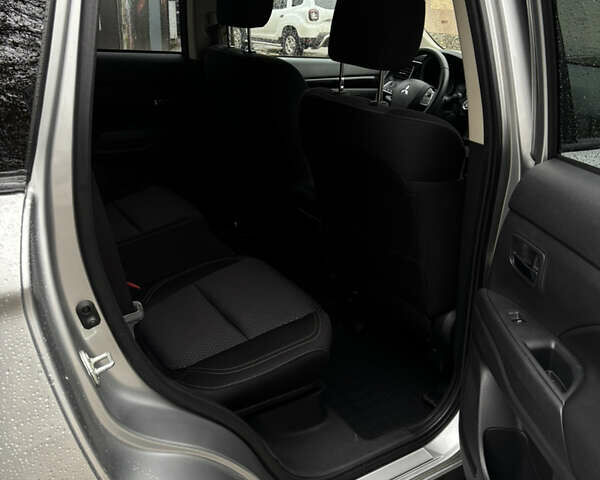 Сірий Міцубісі Аутлендер, об'ємом двигуна 2 л та пробігом 63 тис. км за 22500 $, фото 15 на Automoto.ua