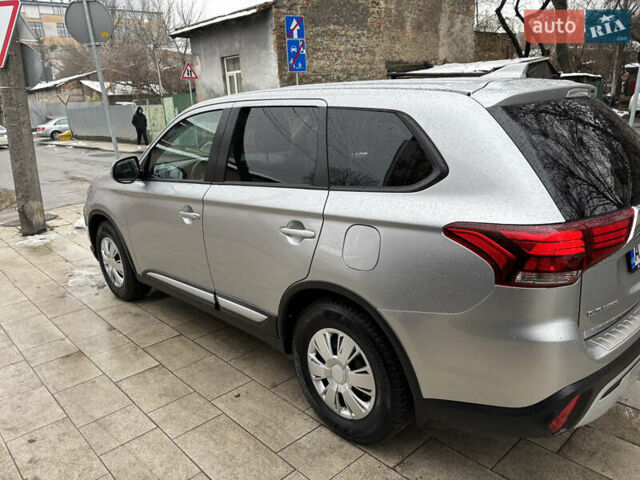 Сірий Міцубісі Аутлендер, об'ємом двигуна 2 л та пробігом 63 тис. км за 22500 $, фото 2 на Automoto.ua