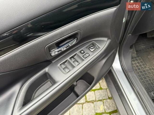 Сірий Міцубісі Аутлендер, об'ємом двигуна 2.36 л та пробігом 114 тис. км за 20000 $, фото 8 на Automoto.ua