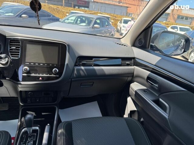 Серый Мицубиси Аутлендер, объемом двигателя 2 л и пробегом 58 тыс. км за 21790 $, фото 16 на Automoto.ua