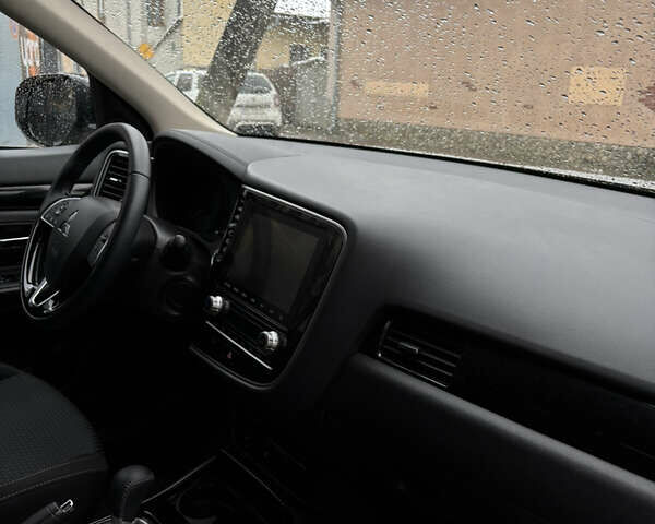 Сірий Міцубісі Аутлендер, об'ємом двигуна 2 л та пробігом 63 тис. км за 22500 $, фото 20 на Automoto.ua