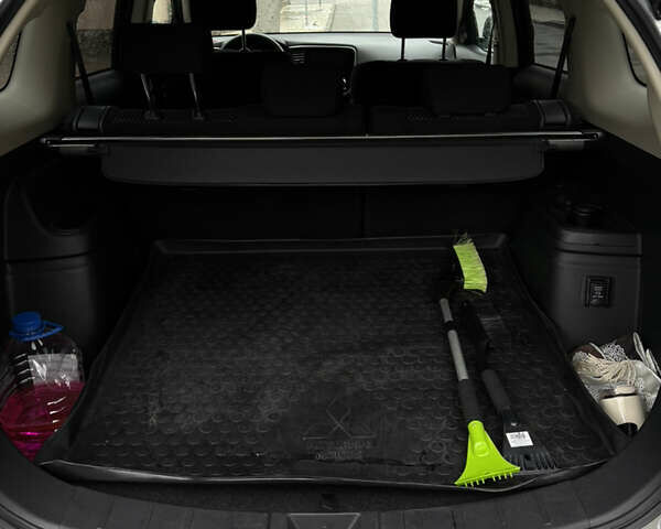 Сірий Міцубісі Аутлендер, об'ємом двигуна 2 л та пробігом 63 тис. км за 22500 $, фото 28 на Automoto.ua