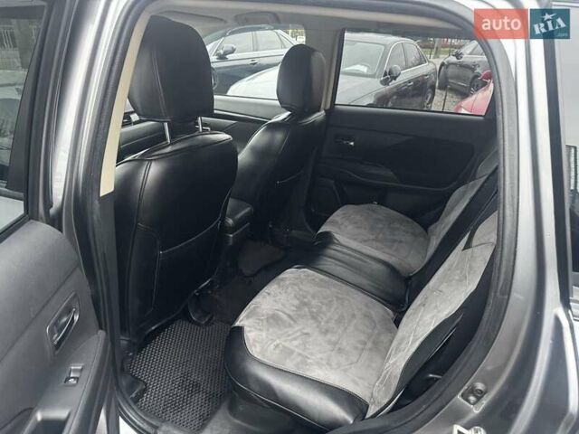 Серый Мицубиси Аутлендер, объемом двигателя 2 л и пробегом 122 тыс. км за 19988 $, фото 18 на Automoto.ua