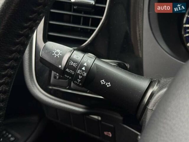 Серый Мицубиси Аутлендер, объемом двигателя 2 л и пробегом 122 тыс. км за 20990 $, фото 21 на Automoto.ua