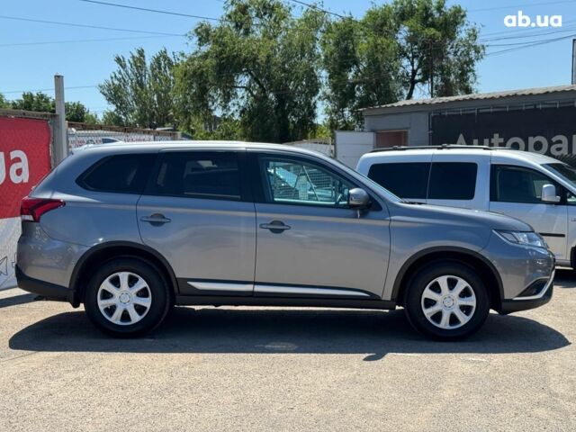 Серый Мицубиси Аутлендер, объемом двигателя 2 л и пробегом 58 тыс. км за 21790 $, фото 4 на Automoto.ua