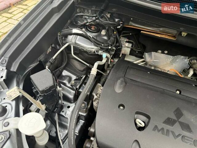 Сірий Міцубісі Аутлендер, об'ємом двигуна 2.36 л та пробігом 114 тис. км за 20000 $, фото 12 на Automoto.ua