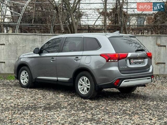 Серый Мицубиси Аутлендер, объемом двигателя 2 л и пробегом 122 тыс. км за 20990 $, фото 5 на Automoto.ua