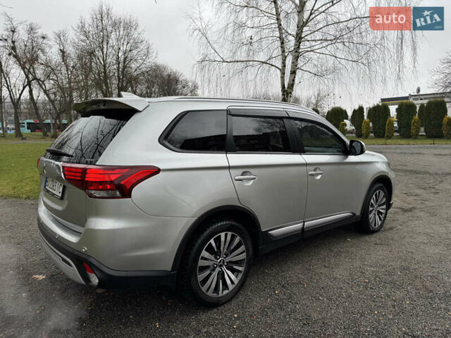Серый Мицубиси Аутлендер, объемом двигателя 2.36 л и пробегом 142 тыс. км за 21500 $, фото 7 на Automoto.ua