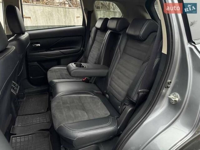 Серый Мицубиси Аутлендер, объемом двигателя 2 л и пробегом 122 тыс. км за 20990 $, фото 11 на Automoto.ua