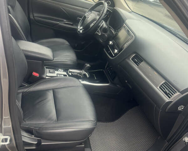 Серый Мицубиси Аутлендер, объемом двигателя 2.4 л и пробегом 99 тыс. км за 22900 $, фото 12 на Automoto.ua