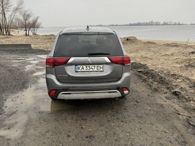 Сірий Міцубісі Аутлендер, об'ємом двигуна 2 л та пробігом 179 тис. км за 20000 $, фото 2 на Automoto.ua