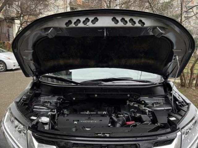 Серый Мицубиси Аутлендер, объемом двигателя 2 л и пробегом 49 тыс. км за 12600 $, фото 6 на Automoto.ua