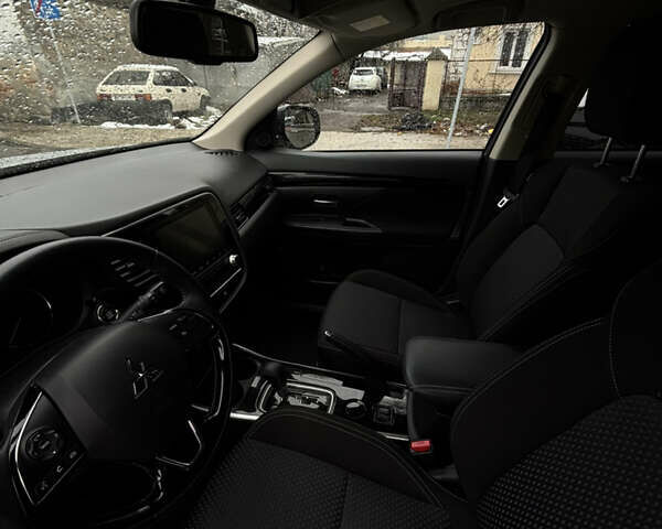 Сірий Міцубісі Аутлендер, об'ємом двигуна 2 л та пробігом 63 тис. км за 22500 $, фото 26 на Automoto.ua