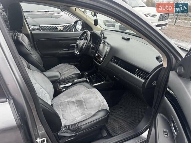 Серый Мицубиси Аутлендер, объемом двигателя 2 л и пробегом 122 тыс. км за 19988 $, фото 20 на Automoto.ua