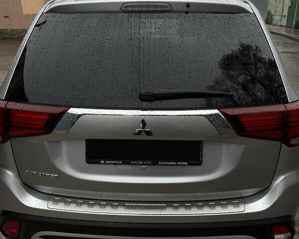 Сірий Міцубісі Аутлендер, об'ємом двигуна 2 л та пробігом 63 тис. км за 22500 $, фото 14 на Automoto.ua