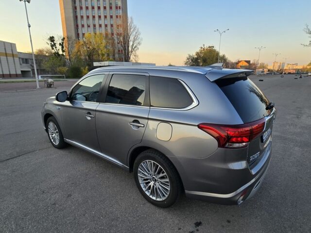 Серый Мицубиси Аутлендер, объемом двигателя 2.4 л и пробегом 97 тыс. км за 30500 $, фото 2 на Automoto.ua