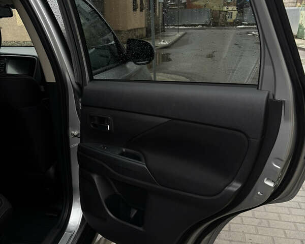 Сірий Міцубісі Аутлендер, об'ємом двигуна 2 л та пробігом 63 тис. км за 22500 $, фото 23 на Automoto.ua