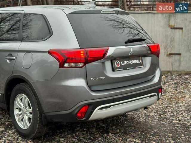Серый Мицубиси Аутлендер, объемом двигателя 2 л и пробегом 122 тыс. км за 20990 $, фото 6 на Automoto.ua
