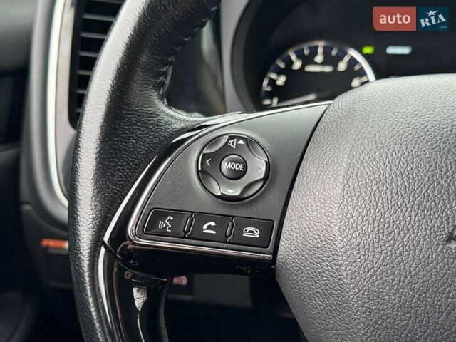 Серый Мицубиси Аутлендер, объемом двигателя 2 л и пробегом 122 тыс. км за 20990 $, фото 22 на Automoto.ua