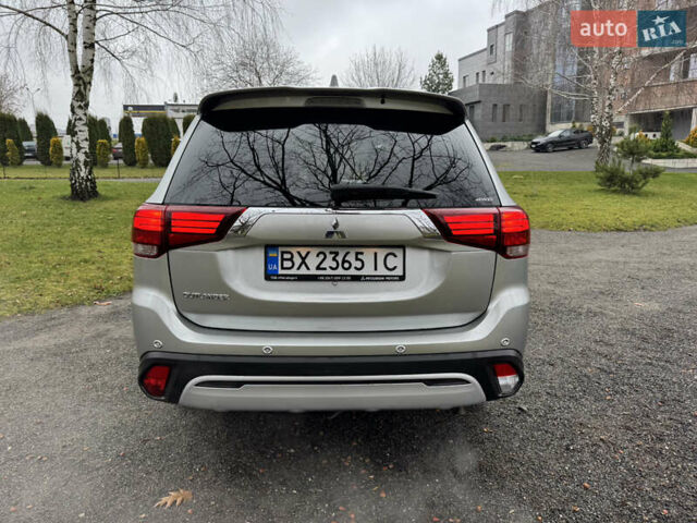 Серый Мицубиси Аутлендер, объемом двигателя 2.36 л и пробегом 142 тыс. км за 21500 $, фото 5 на Automoto.ua