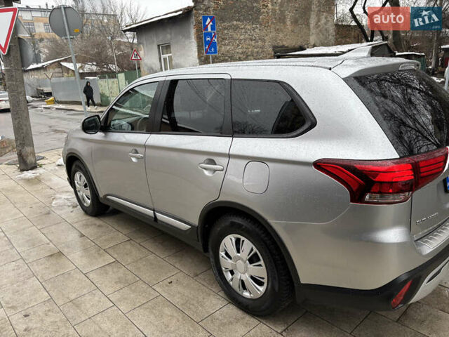 Сірий Міцубісі Аутлендер, об'ємом двигуна 2 л та пробігом 63 тис. км за 22500 $, фото 3 на Automoto.ua