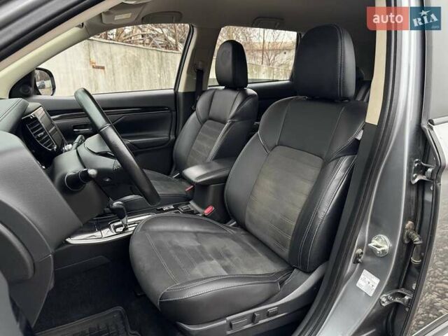 Серый Мицубиси Аутлендер, объемом двигателя 2 л и пробегом 122 тыс. км за 20990 $, фото 10 на Automoto.ua