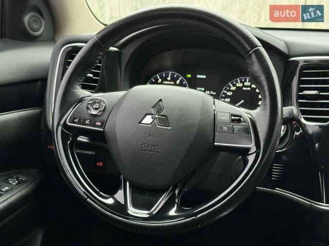 Серый Мицубиси Аутлендер, объемом двигателя 2 л и пробегом 122 тыс. км за 20990 $, фото 15 на Automoto.ua