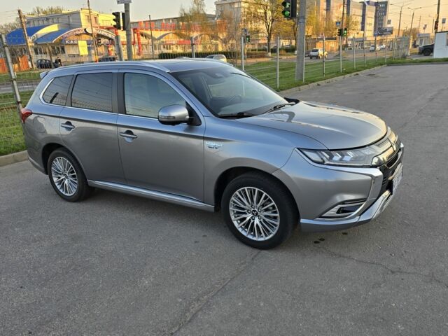 Серый Мицубиси Аутлендер, объемом двигателя 2.4 л и пробегом 97 тыс. км за 30500 $, фото 3 на Automoto.ua