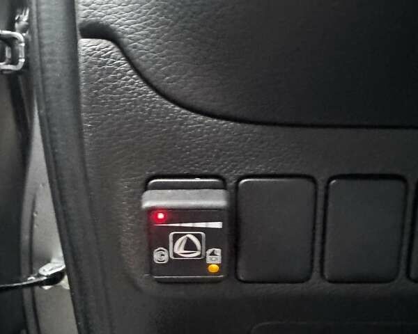 Серый Мицубиси Аутлендер, объемом двигателя 2 л и пробегом 122 тыс. км за 19988 $, фото 17 на Automoto.ua