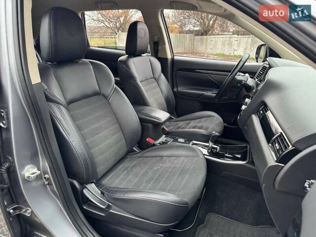 Серый Мицубиси Аутлендер, объемом двигателя 2 л и пробегом 122 тыс. км за 20990 $, фото 13 на Automoto.ua