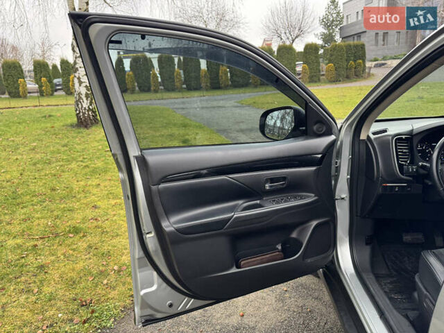 Серый Мицубиси Аутлендер, объемом двигателя 2.36 л и пробегом 142 тыс. км за 21500 $, фото 14 на Automoto.ua