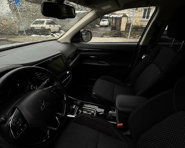 Сірий Міцубісі Аутлендер, об'ємом двигуна 2 л та пробігом 63 тис. км за 22500 $, фото 27 на Automoto.ua