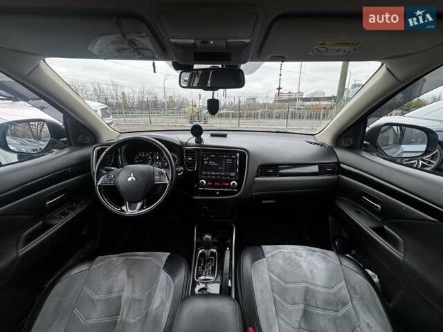 Серый Мицубиси Аутлендер, объемом двигателя 2 л и пробегом 122 тыс. км за 19988 $, фото 22 на Automoto.ua