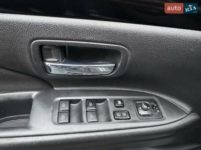 Серый Мицубиси Аутлендер, объемом двигателя 2 л и пробегом 122 тыс. км за 19988 $, фото 11 на Automoto.ua